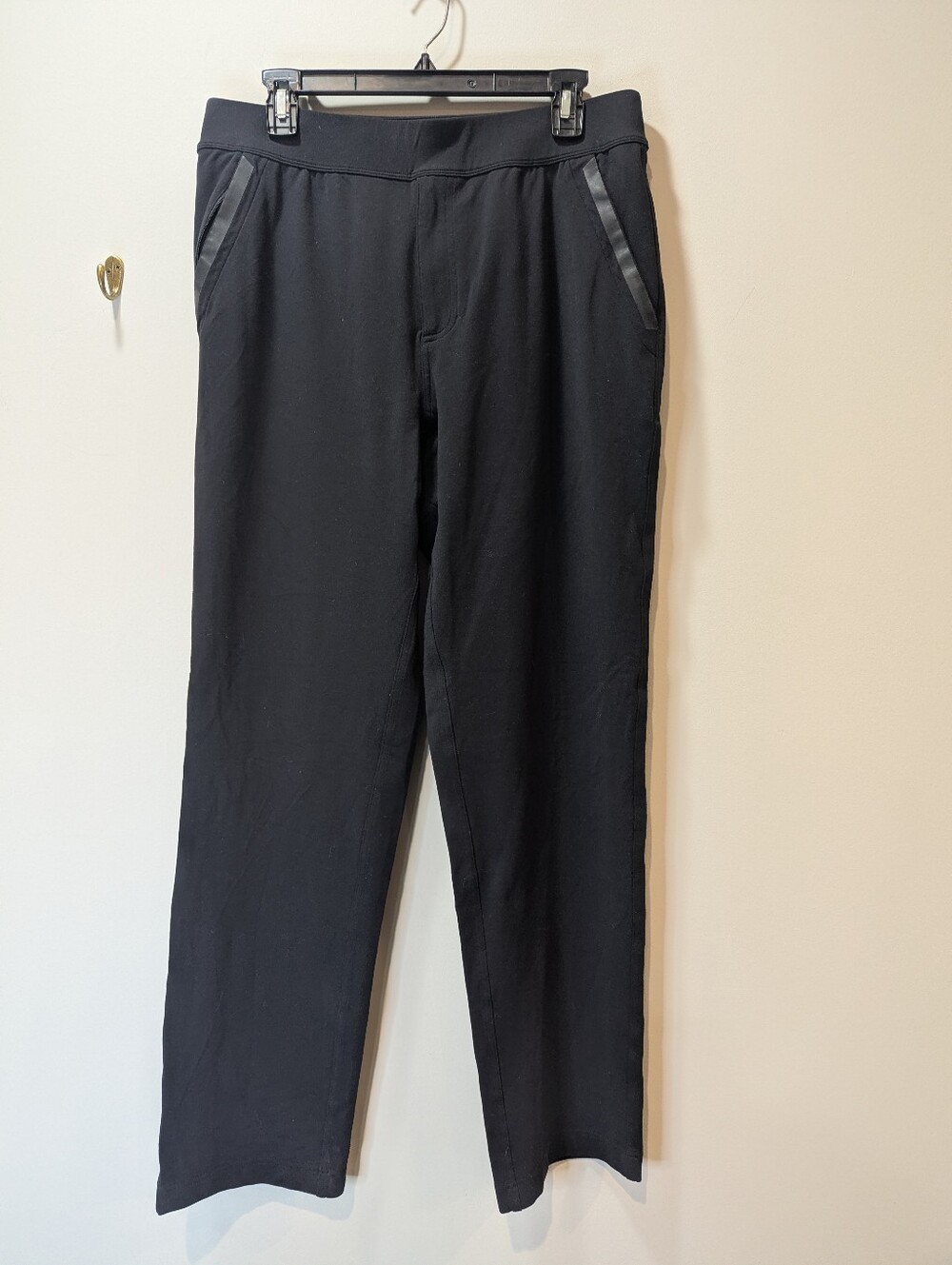 Lululemon Black Sweatpants With Reinforced Trim At Zipper Pockets Size L